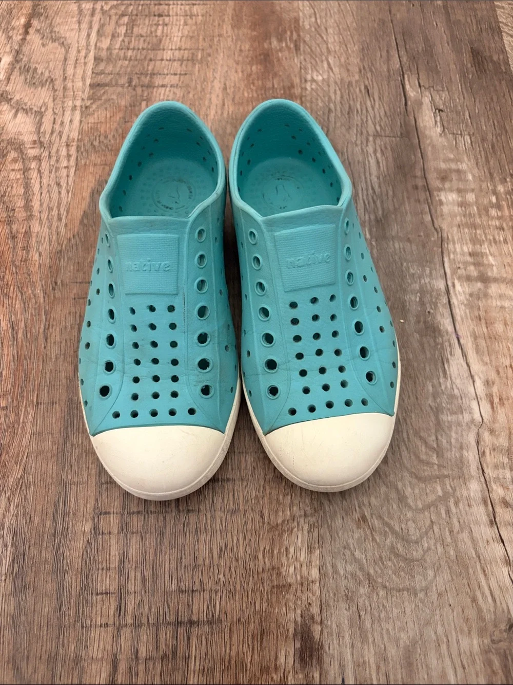 Native Kids Jefferson Slip-On in Aqua with White Toe